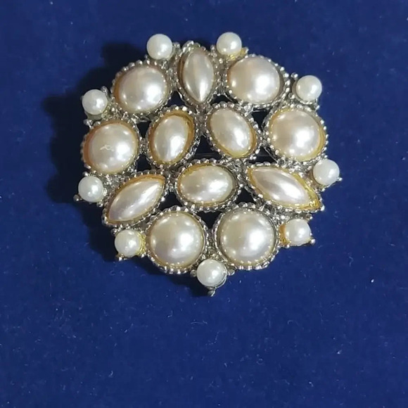Vintage Silver‎ Pearl Cluster Brooch - Picture 1 of 6